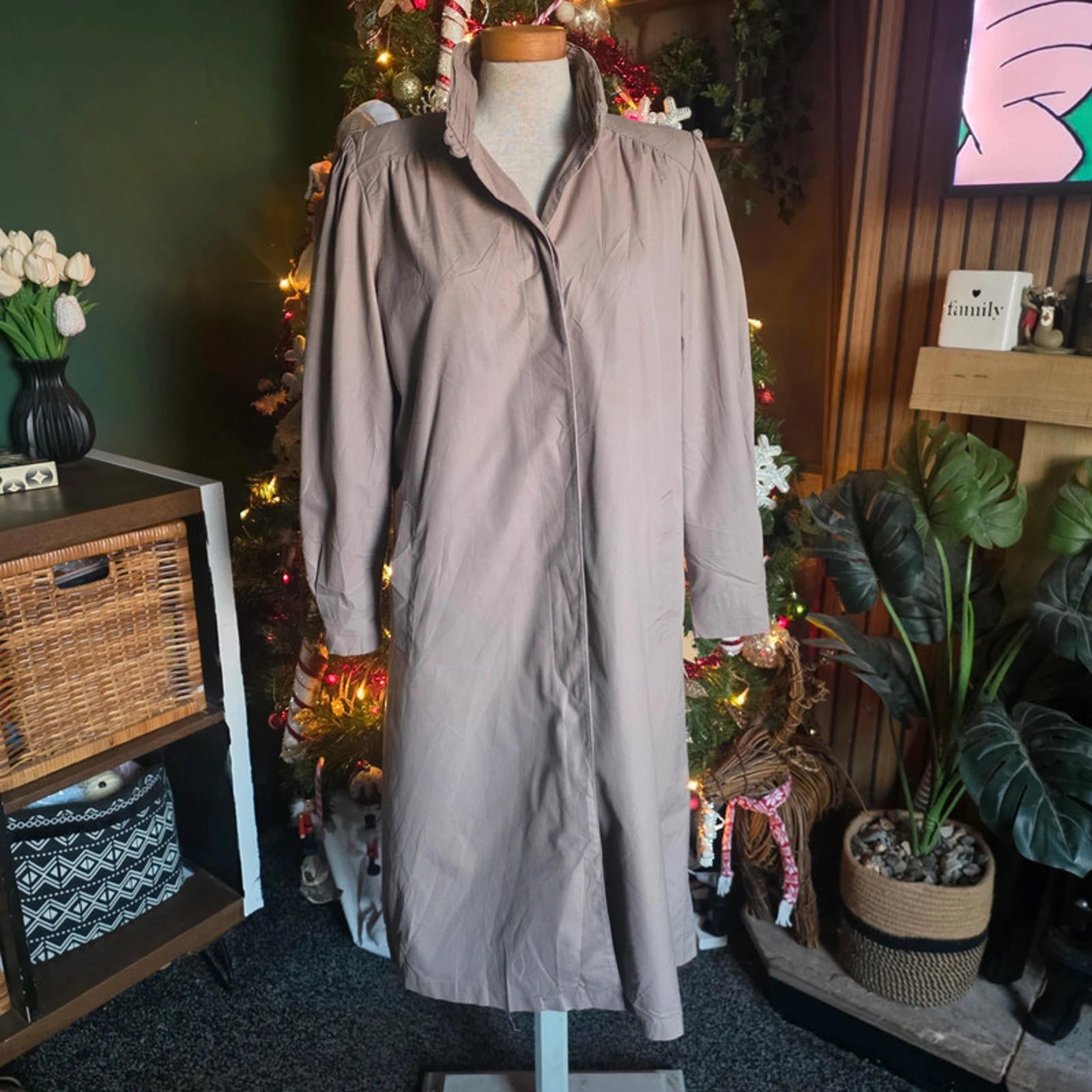 Vintage London Fog Maincoats Beige Raincoat Trench Coat Long Lined USA Made