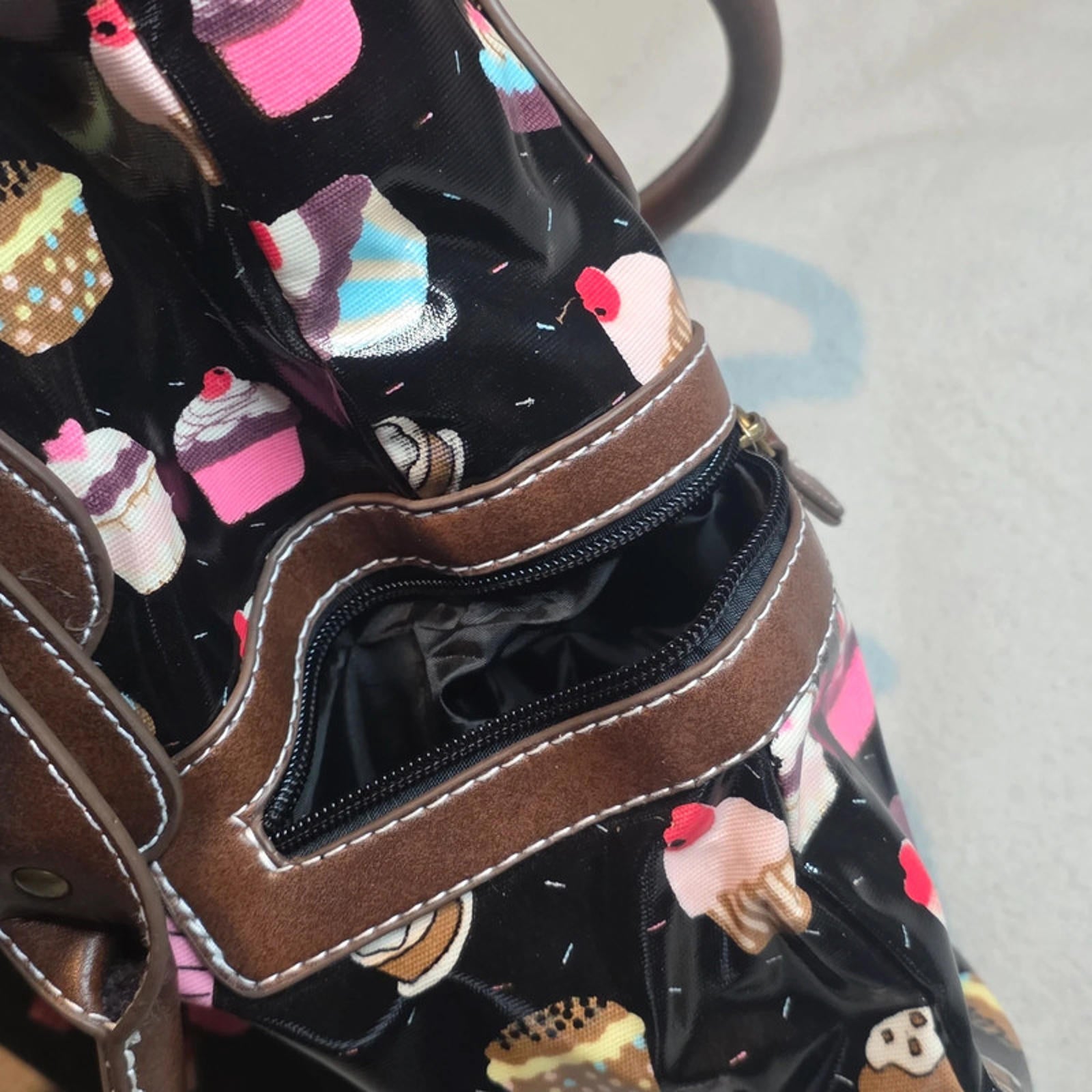 Cupcake Print Glossy Tote Bag – Brown Trim, Multiple Zip Pockets, Cute Y2K style