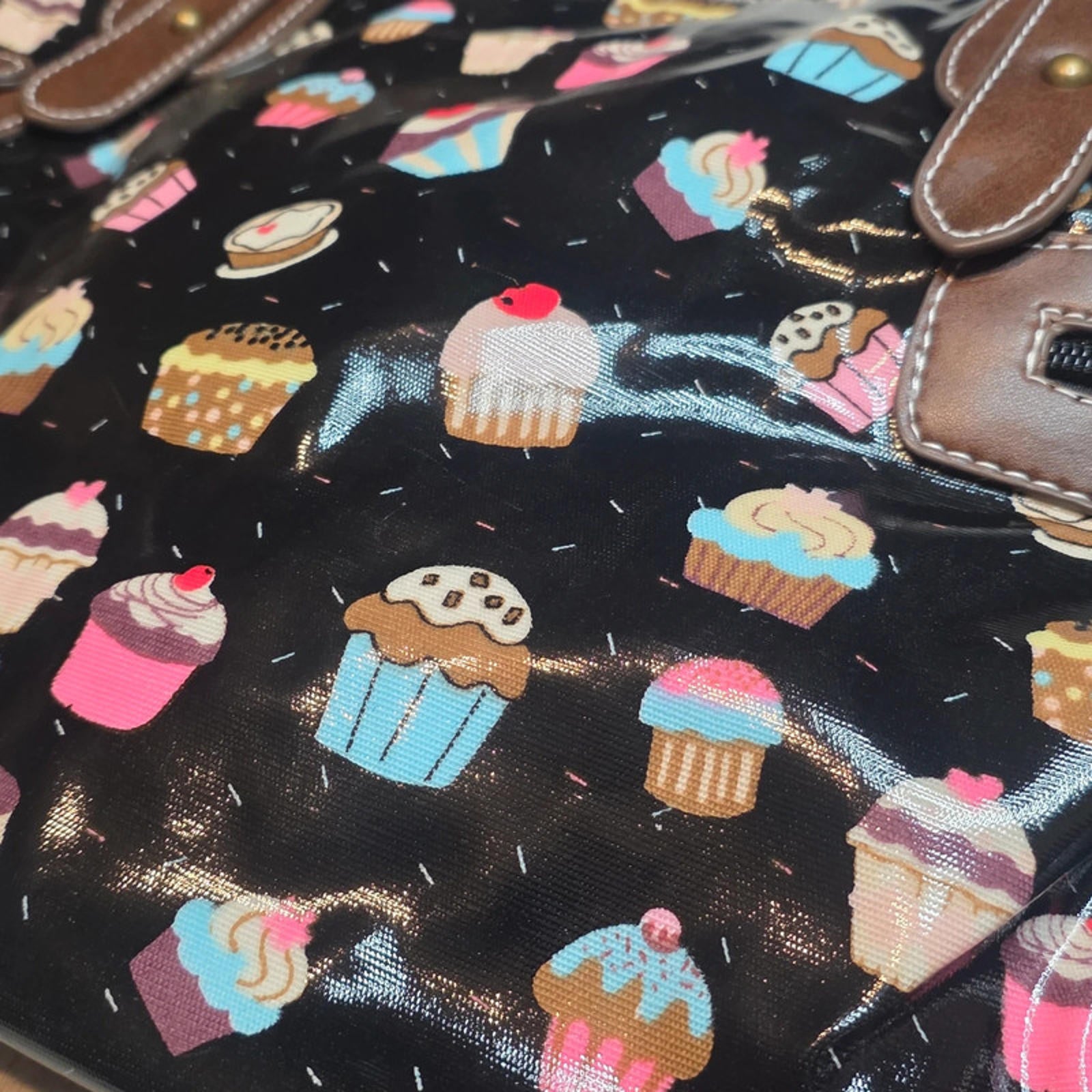 Cupcake Print Glossy Tote Bag – Brown Trim, Multiple Zip Pockets, Cute Y2K style