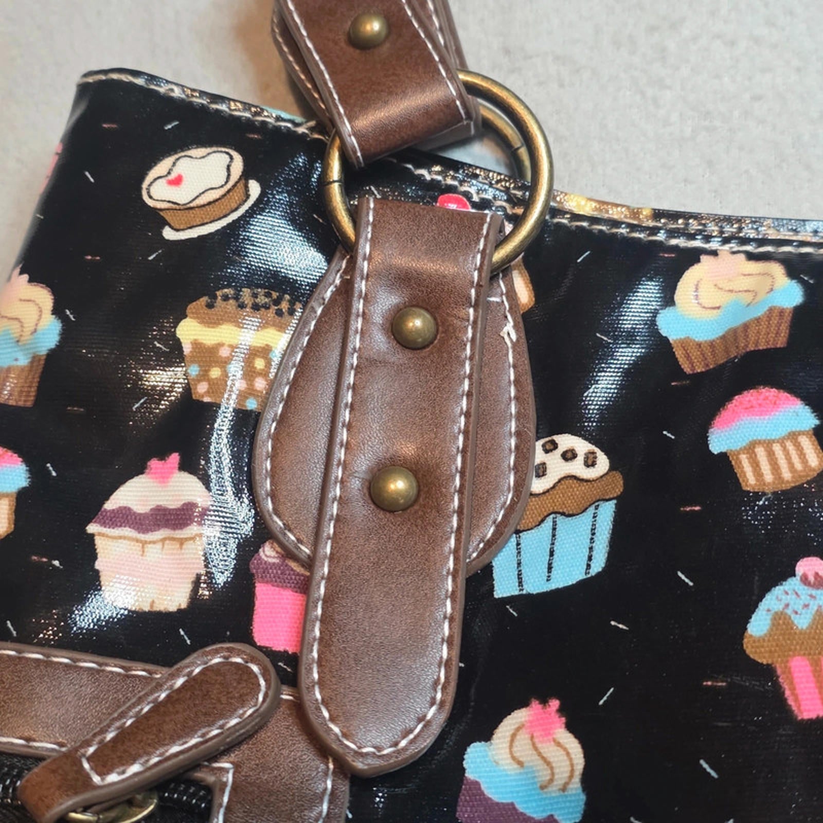 Cupcake Print Glossy Tote Bag – Brown Trim, Multiple Zip Pockets, Cute Y2K style
