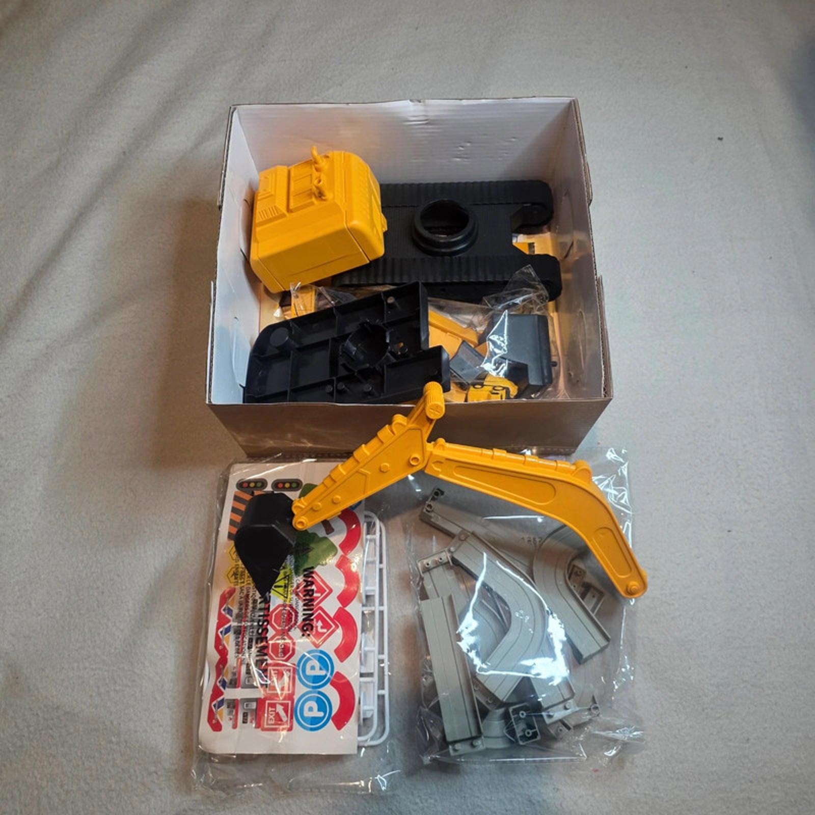 TEMI Construction Excavator Toy Crane Track Set Engineering Series Kids Age 3+