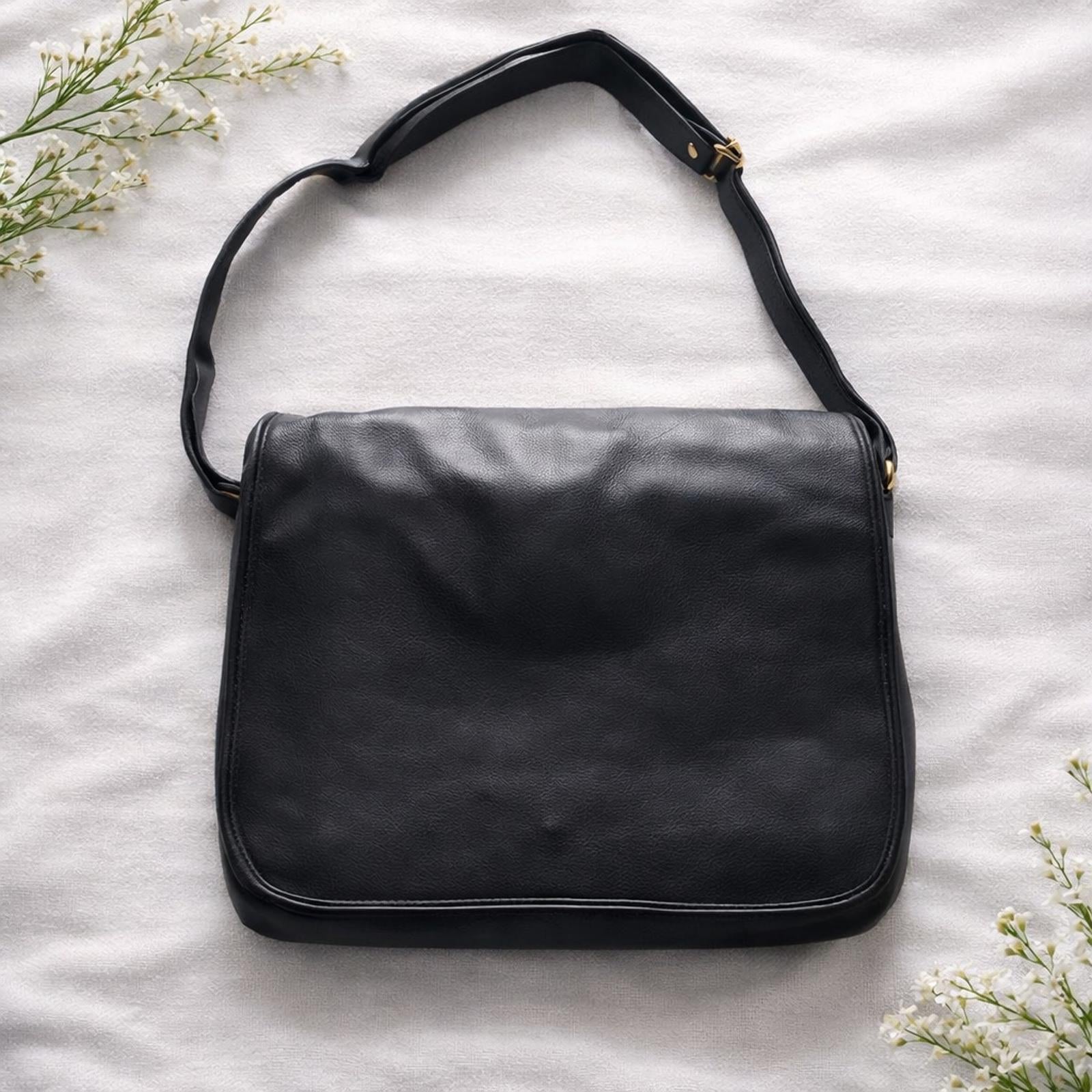 Black Leather Messenger Bag Crossbody Shoulder Bag Multiple Compartments Gold