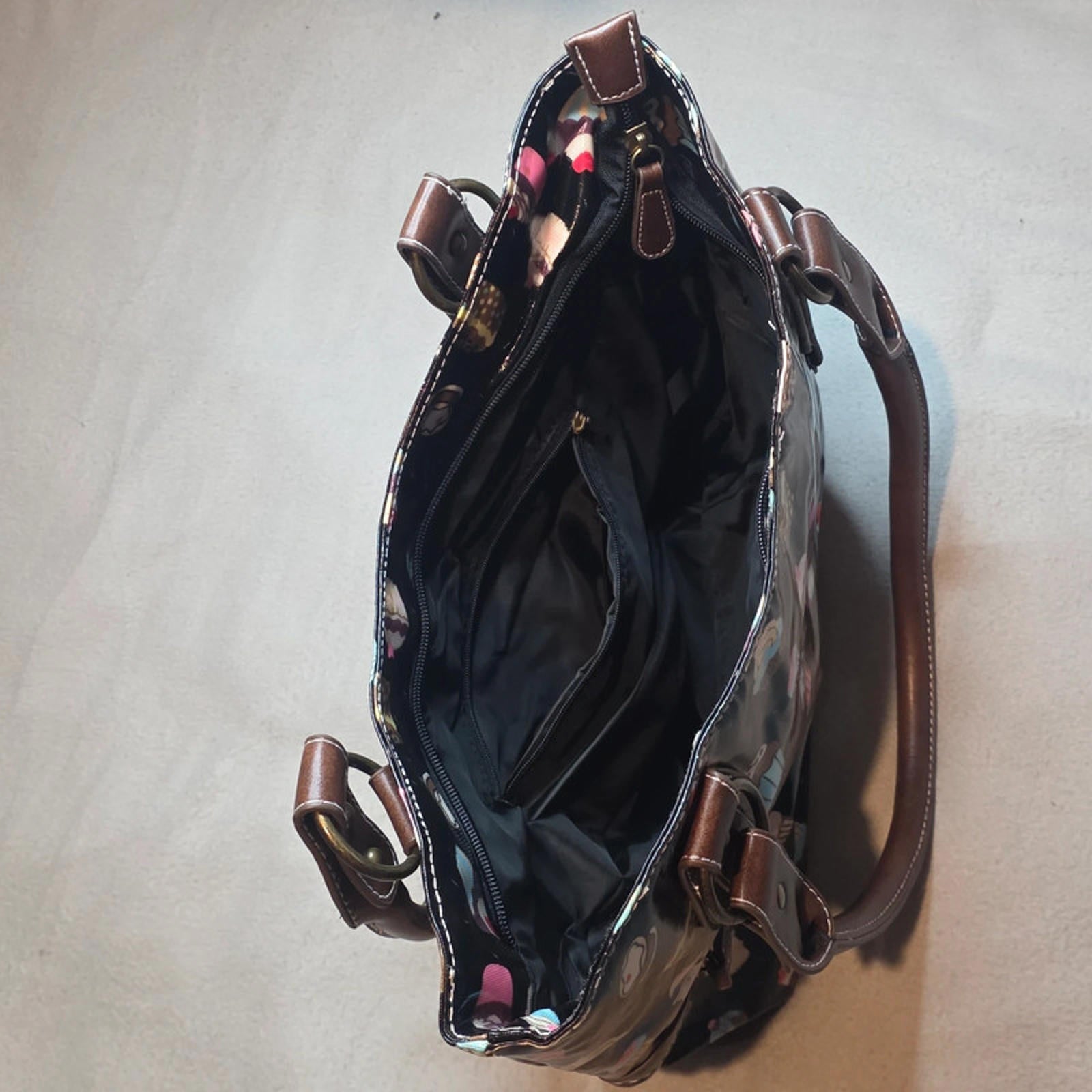 Cupcake Print Glossy Tote Bag – Brown Trim, Multiple Zip Pockets, Cute Y2K style